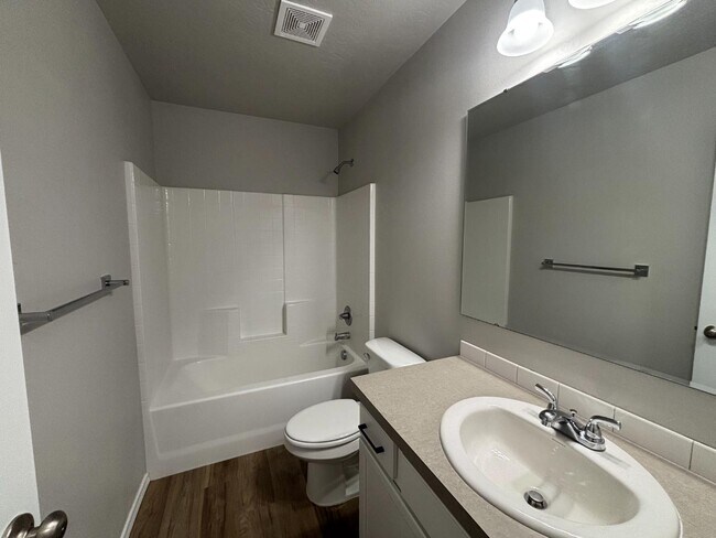 Building Photo - 772 W Treehouse Way