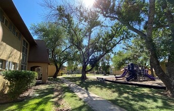 Building Photo - 614 Bavarian Dr