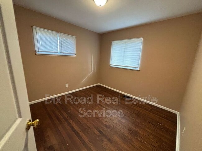 Building Photo - 5441 Bayside Dr