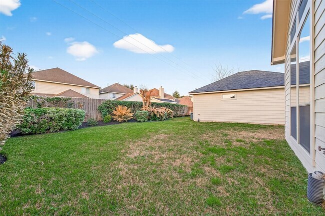 Building Photo - 8858 Distant Woods Dr