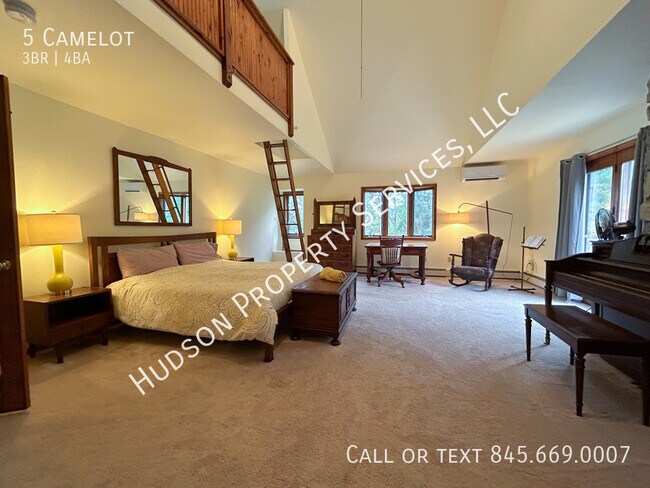 Building Photo - 5 Camelot-