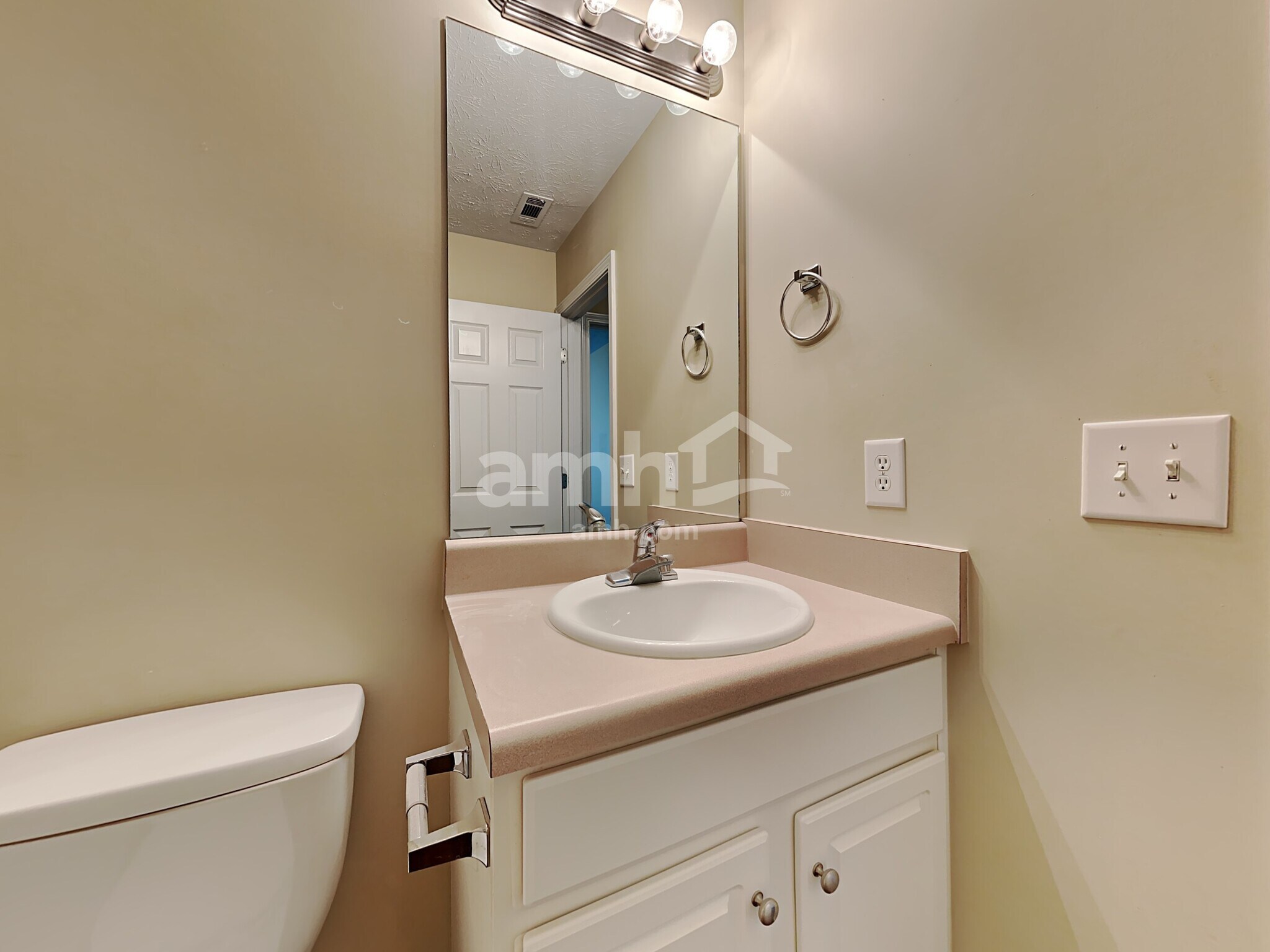 Building Photo - 303 Cole Creek Dr