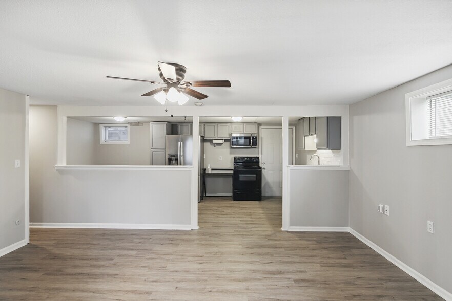 Livingroom Flows into the Kitchen - 1110 E Walnut St