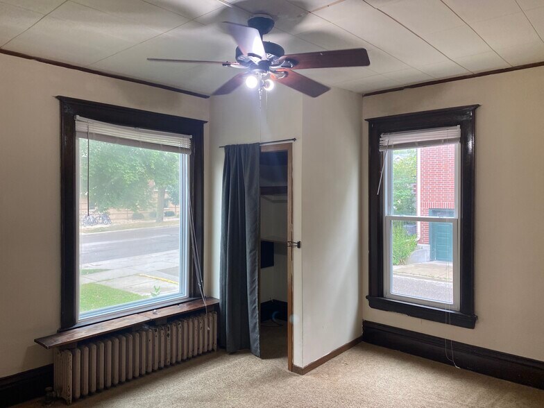 Building Photo - 112 S Mills St