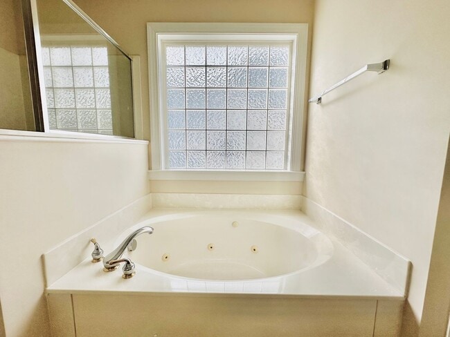 Building Photo - 5 BD, 4 BA Beautiful Wakefield Home