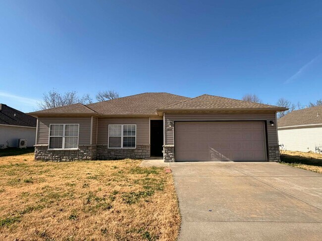 Building Photo - COMING SOON: Beautiful 3 bed/2 bath home located in Webb City! Two car attached garage, storm she...