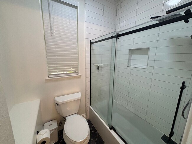 Building Photo - Stunning 5-Bedroom Pool Home with Private ...