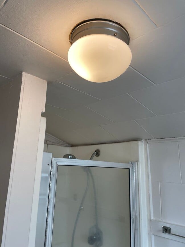 Building Photo - Cozy Cottage Style 1 Bedroom 1 Bath Home