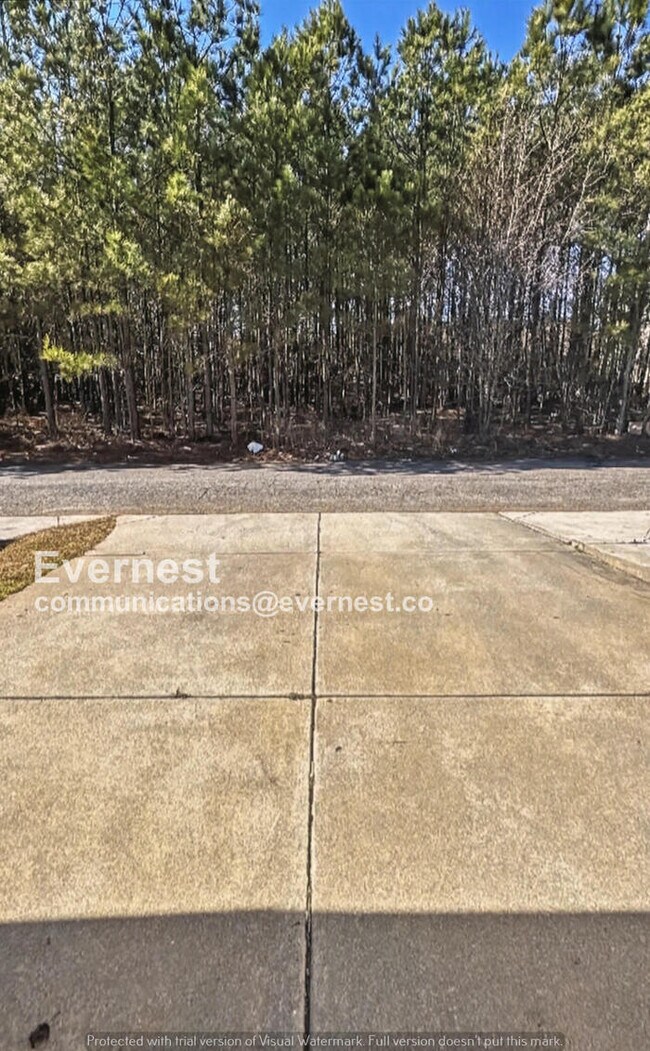 Building Photo - 3 Bed, 2.5 Bath Home with Modern Comforts / Pet-Friendly / Available Now!