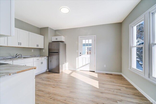 Building Photo - 108 Pine St