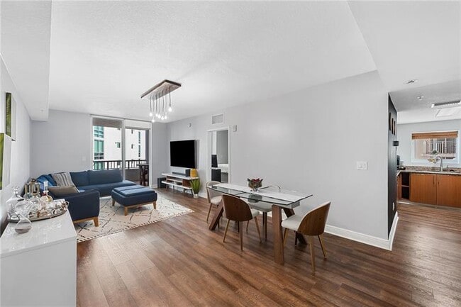 Building Photo - 170 SE 14th St