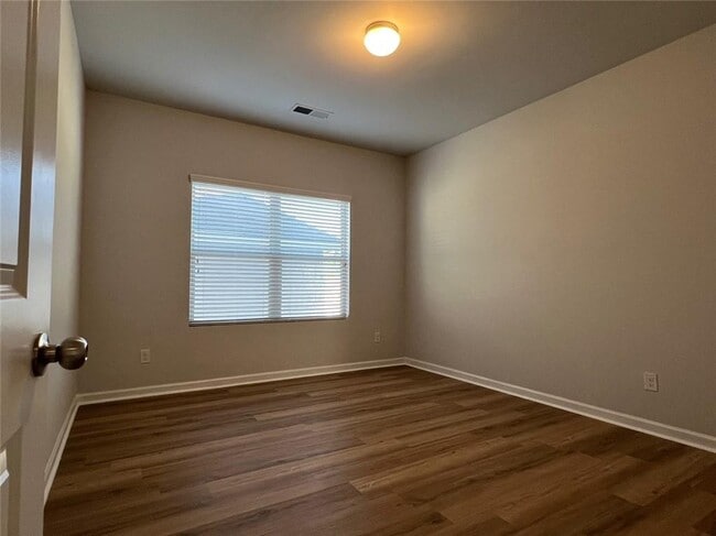 Building Photo - 370 Broadmoor Dr