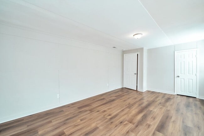 Building Photo - Newly Renovated 4BR Home- Move in Ready!