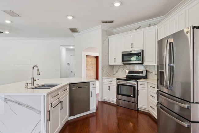 Building Photo - 4920 Hook Hollow Cir