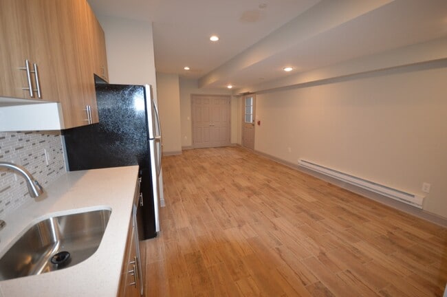 Building Photo - 1948 E York St