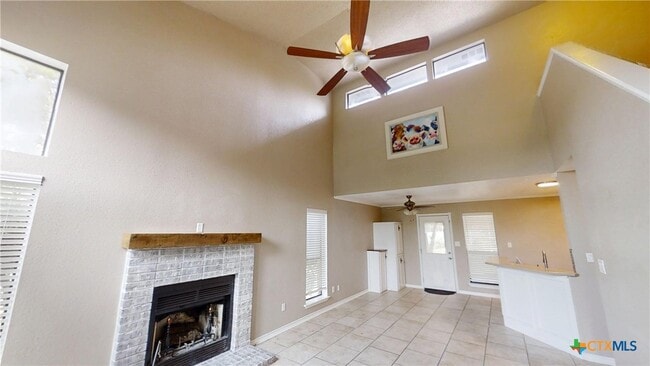 Building Photo - 8 E Shawnee Ln