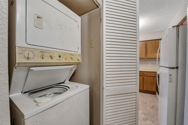 Building Photo - 6345 Cattails Ln