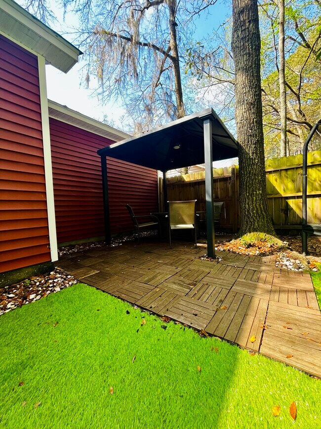 Building Photo - 11 Brindlewood Dr