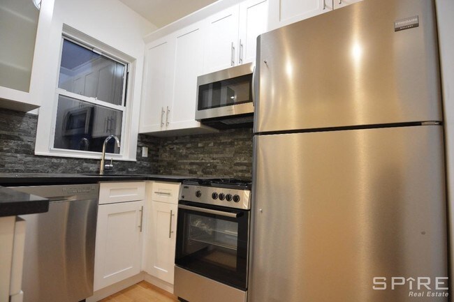 Building Photo - 200 Lawrence Ave