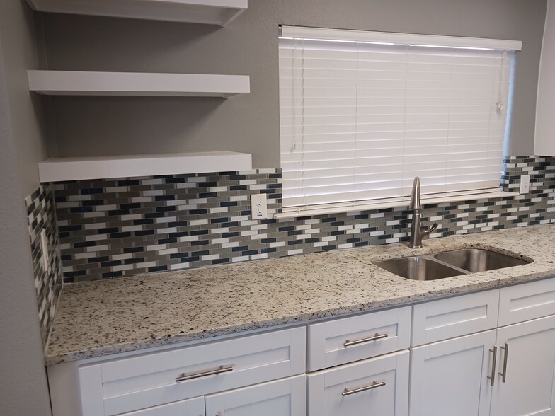 Building Photo - 7510 Legend Rock