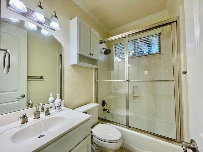 Building Photo - 20603 Highland Lake Loop