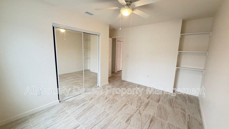 Building Photo - 517 S Mountain View Dr