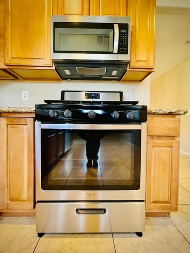 Building Photo - Beautiful Upgraded, single story home in a...
