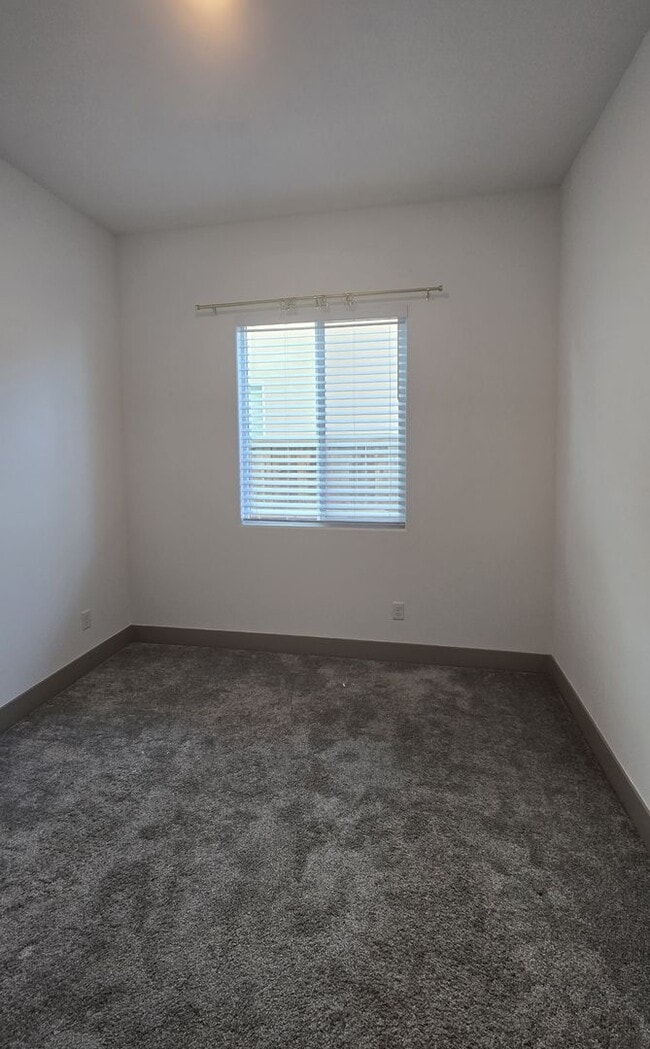 Building Photo - 9405 Parkwood Manor Dr