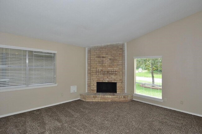 Building Photo - 28302 Doverbrook Dr