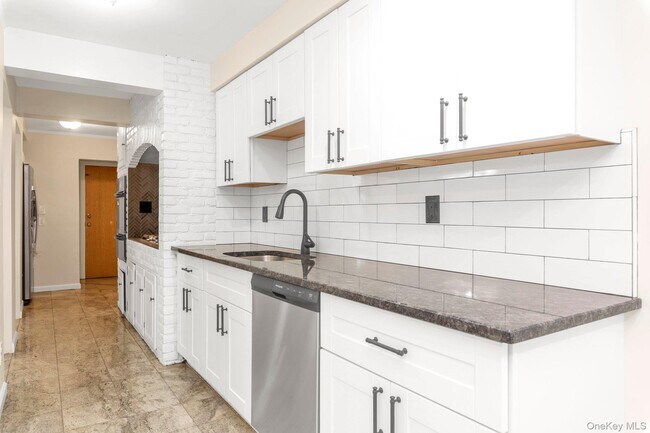 Building Photo - 295 Plain Ct