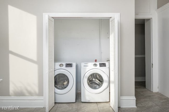 Building Photo - 811 Westover Dr