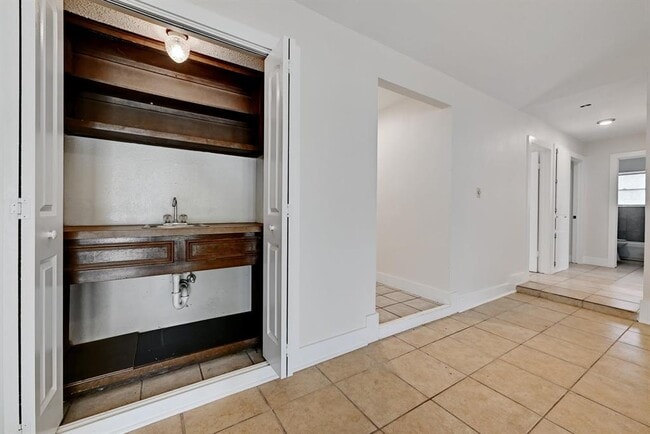 Building Photo - 509 Greenway Dr