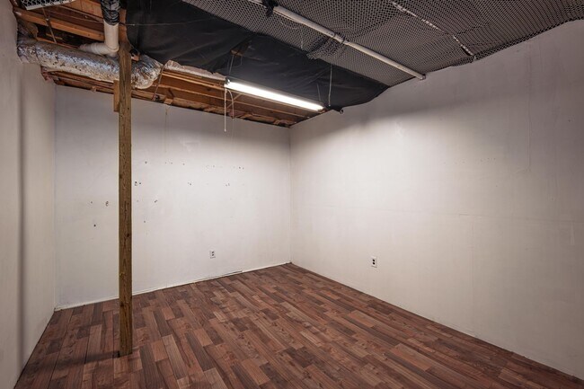 Building Photo - 4BR Home on 1 Acre with Finished Basement in Fayetteville