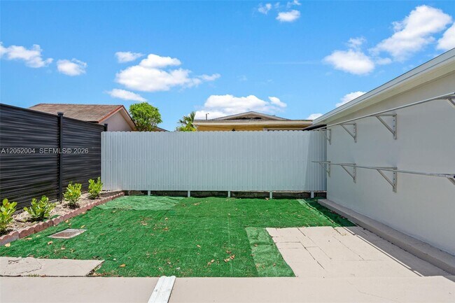 Building Photo - 1333 W 37th St
