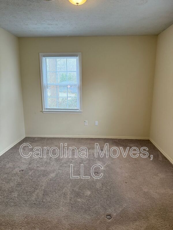 Building Photo - 11 Cooperfield Ave