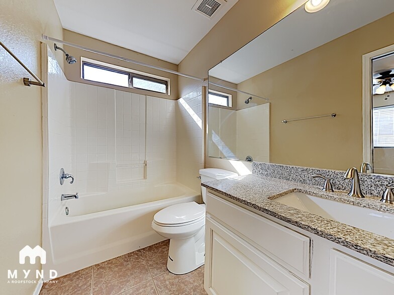 Building Photo - 24 W Ingram St