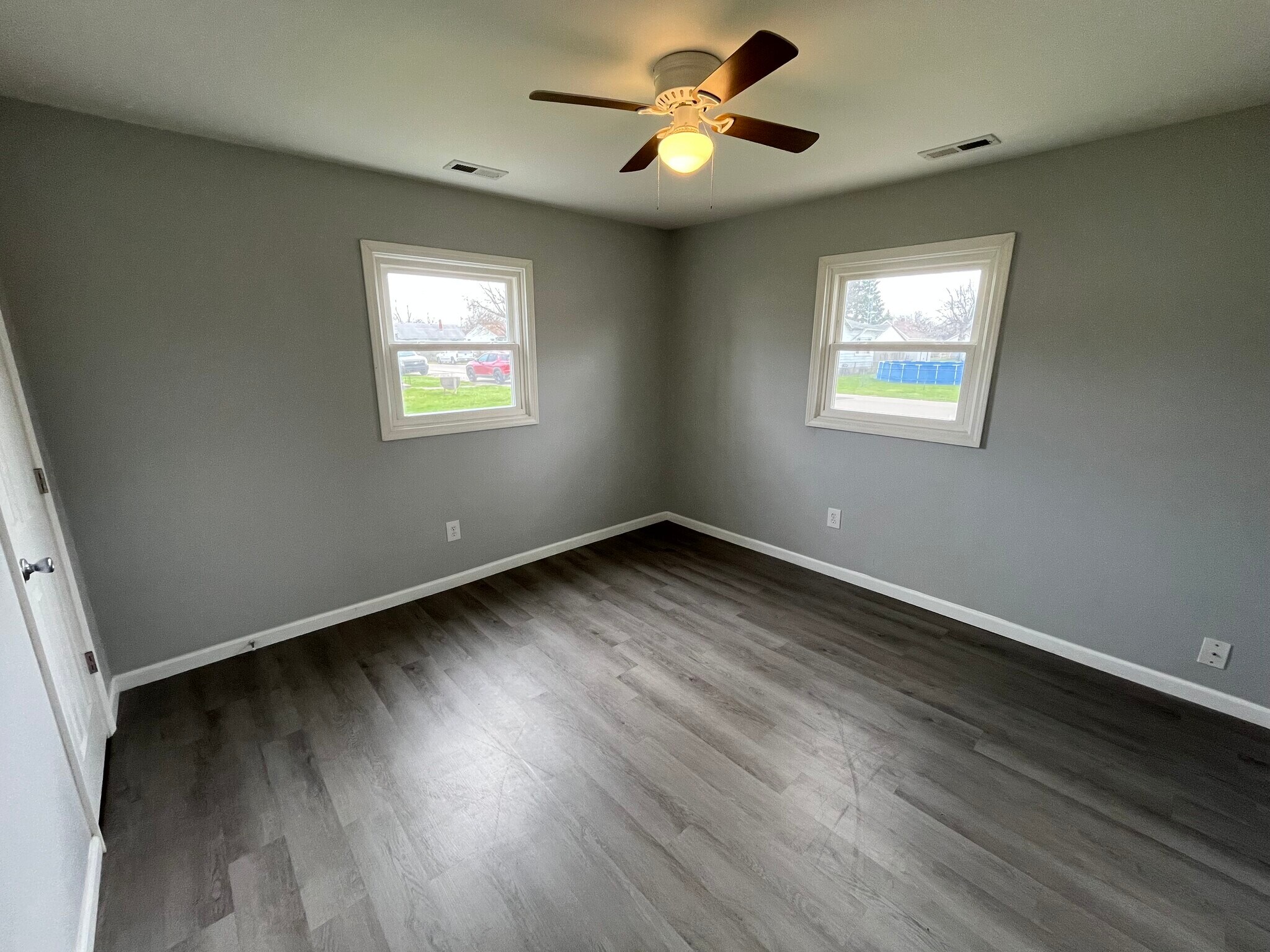 Building Photo - 703 E 28th St