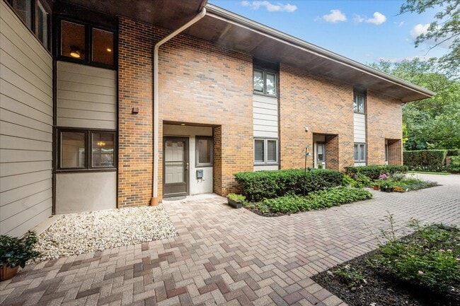 Building Photo - 62 E Center Ave