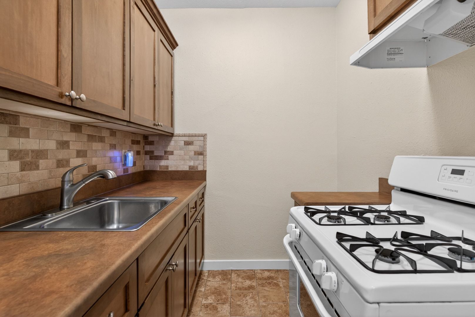 Building Photo - 1324 N Peterson Ave