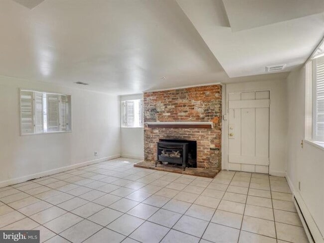 Building Photo - 103 N Church St