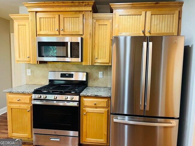 Building Photo - 5750 Crest Hill Dr NE