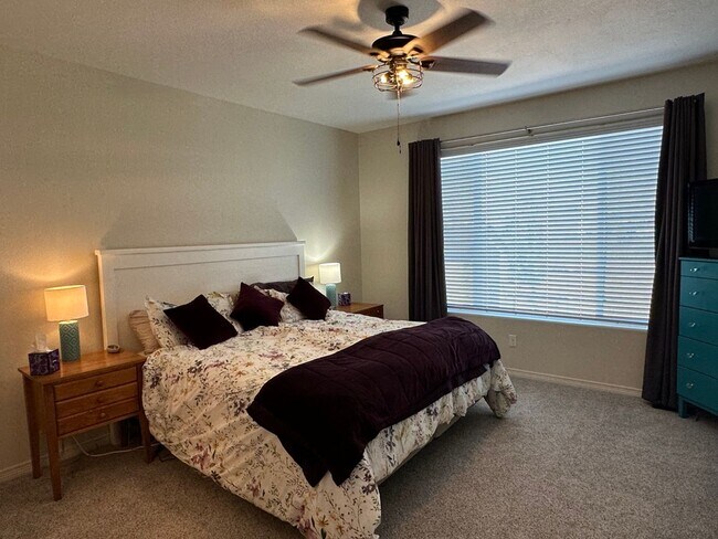 Building Photo - Beautiful 5 bedroom ranch home in (D49)