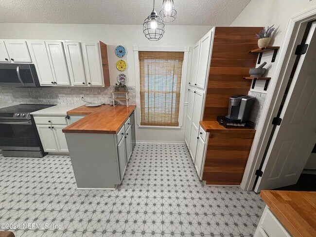 Building Photo - 11058 Miata Ct