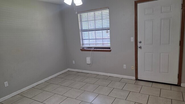 Building Photo - 1822 Jackson Bluff Rd