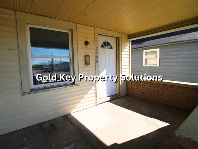 Building Photo - Cute 1 BR Duplex with Dining Room and Covered Porch (SECTION 8 APPROVED)