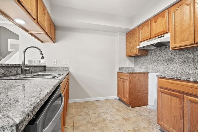 Building Photo - 328 S 2nd St