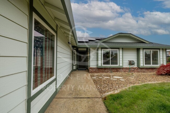 Building Photo - Walking distance to Joiner Park; GREAT corner lot home in Lincoln CA