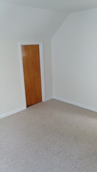 Building Photo - 260 Elsmere Pl