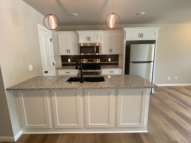 Building Photo - 207 E 3rd St