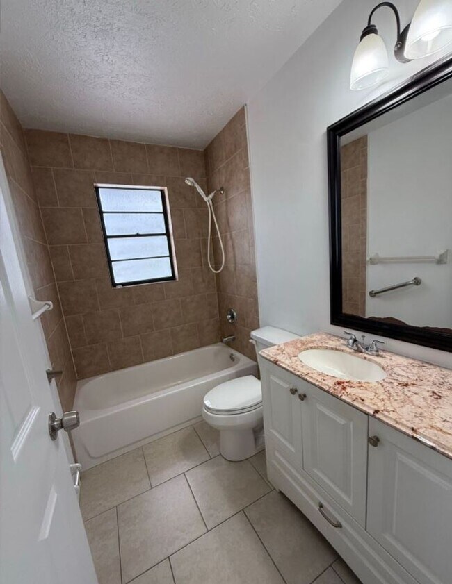 Building Photo - 3/2/1 with screened in patio/pool